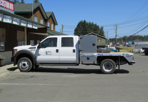 9-528 - RIVAL CORSAIR D 60H -- Flat Bed, Fir, boxes, tanks &amp; hauling bumper (12)