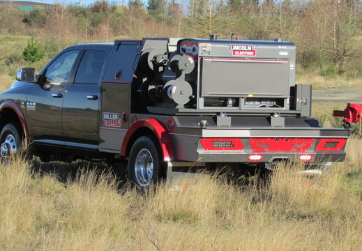 Rival Paladin II 56 -- Modular Welder Rig Truck Deck -- Lincoln (40)