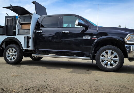 9-1051 - 2023 Paladin S X 38 -- J.L (13)