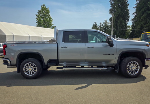 Silver Chevy Headache Rack and Rails (2)
